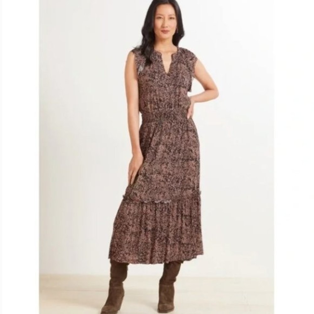 Chic Floral Maxi Dress in Black and Brown